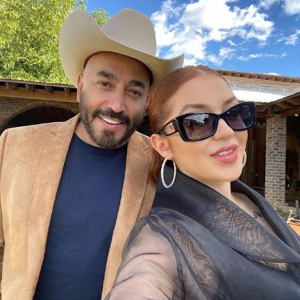 Lupillo Rivera y Giselle Soto.