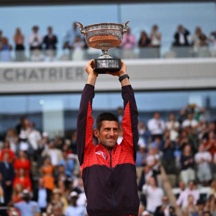 Djokovic hace historia al ganar su Grand Slam 23 en Roland Garros