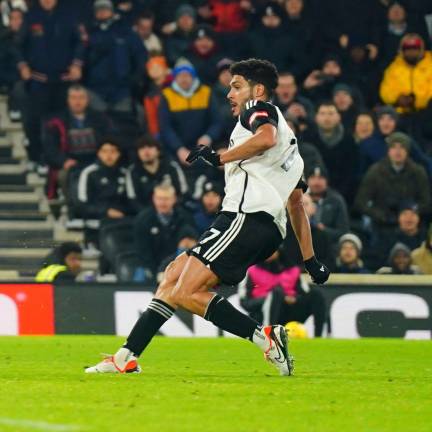 Despierta Raúl Jiménez y marca doblete en goleada del Fulham