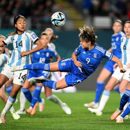 Argentina cae en su estreno mundialista ante Italia
