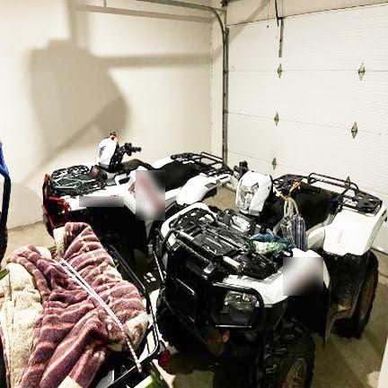 $!Aseguran en Sinaloa Municipio droga, cartuchos y cuatrimotos