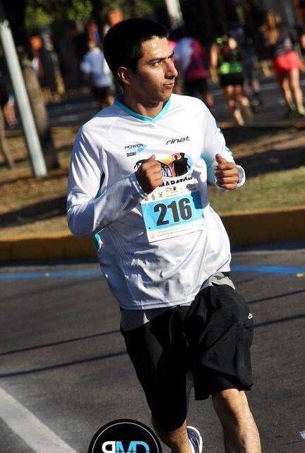 $!Entre vender tras su carreta y el deporte: Ricardo Arroyo corre por un reto propio