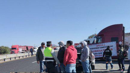 $!Transportistas inician jornada de bloqueos; ‘todos los días somos víctimas de la violencia, exigimos seguridad’, dicen