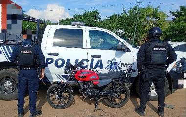 La motocicleta fue asegurada por elementos de la Secretaría de Seguridad Pública Municipal en la Colonia Montuosa, en Mazatlán.