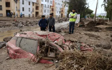 Una carretera destruida por las fuertes lluvias que provocaron inundaciones en Arequipa, Perú, el lunes 23 de febrero de 2026.
