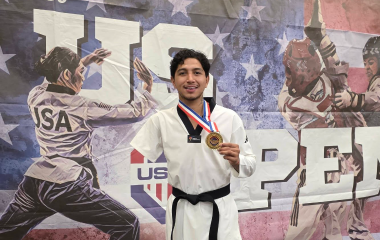Juan Diego García López volvió con triunfo al tatami y reafirmó el poder del taekwondo sinaloense.