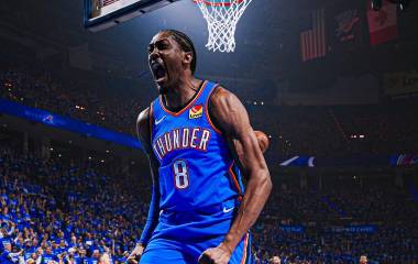 Thunder arrasan 119-84 a Suns en inicio de playoffs.