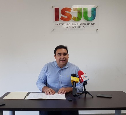 ISJU otorga apoyos a estudiantes de Sinaloa para pagar inscripciones en escuelas