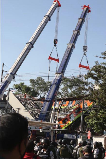 $!Familias identifican muertos por accidente en Metro y demandan justicia. AMLO dice que los culpables pagarán
