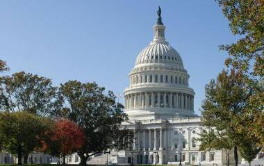 El acuerdo alcanzado, que podría firmar el presidente Donald Trump, restauraría servicios críticos como la asistencia alimentaria federal, así como el pago para cientos de miles de trabajadores federales.