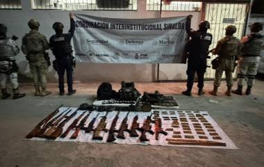 Arsenal asegurado en Escuinapa; delincuentes atacaron con explosivos lanzados desde drones.