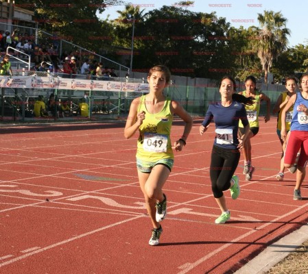 Gilberto Guzmán y Karla Mojica se imponen en los 600 metros planos