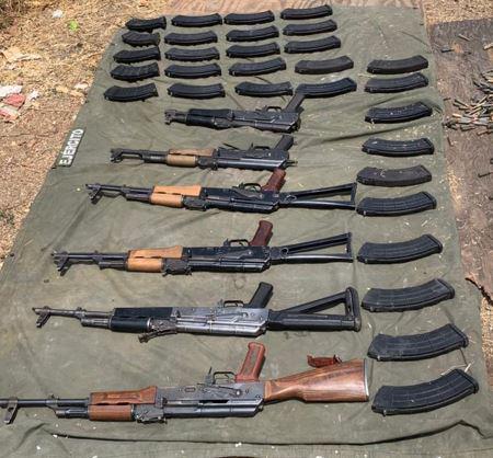 $!Detienen a tres con arsenal en Elota; aseguran armas y granadas