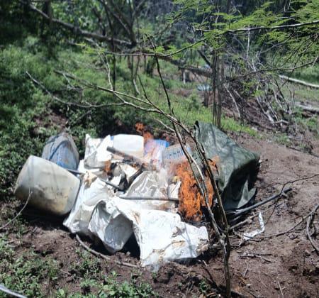 $!Ejército asegura fentanilo y cocaína en Huixiopa, Badiraguato