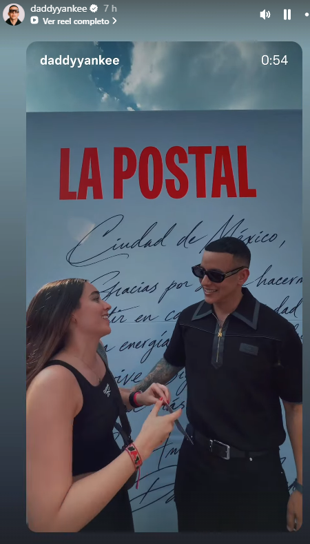 $!El cantante interactuó con el público en el lanzamiento de su álbum.