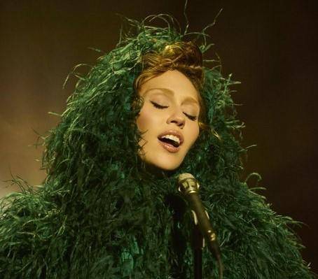 Miley Cyrus estrena su sencillo ‘Something Beautiful’, además de ‘Prelude’