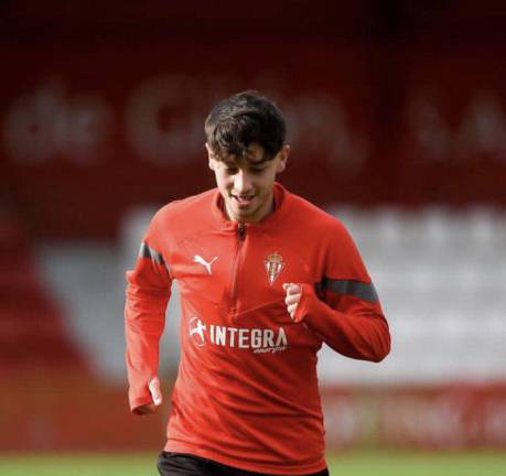 Sinaloense Jordan Carrillo se reincorpora a entrenamientos del Sporting de Gijón