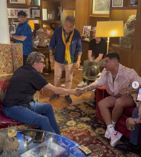 ‘Pacta’ Neto Coppel con Eduin Caz que siga la banda en las playas de Mazatlán