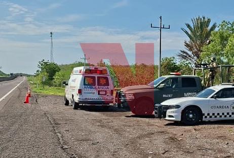 $!Dejan un cuerpo envuelto en cobija en la autopista Mazatlán-Culiacán