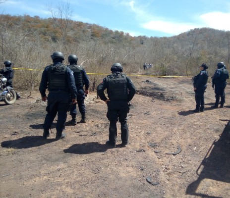 Rastreadoras hallan restos humanos cerca de Miravalles, la fosa clandestina más grande de Mazatlán