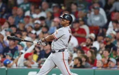 Rafael Devers podría someterse a una cirugía por una lesión en la musculatura central.