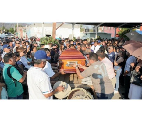 Despide Malpica al ‘Doctor Camacho’