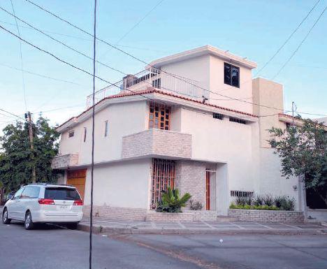 $!Casa de Rubén Rocha Moya, adquirida en 1984, en la Colonia Las Quintas, en Culiacán.