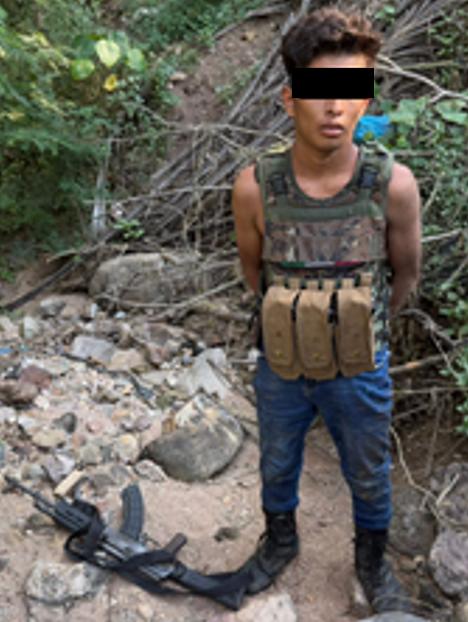 $!Detienen a 3 con arsenal y explosivos en operativos militares en Concordia y San Ignacio