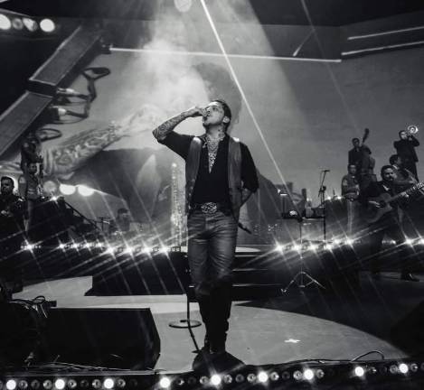 El nuevo álbum de Christian Nodal, Bandera Blanca, forma parte de la selección anual de los mejores álbumes latinos publicada por Billboard.