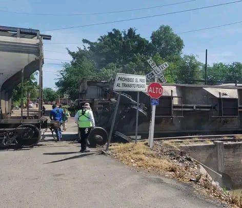 Un vagón de tren sufrió una volcadura a la entrada de Aguaruto.