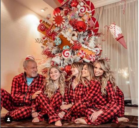 Conviven en familia los Castro Rivera en Navidad.