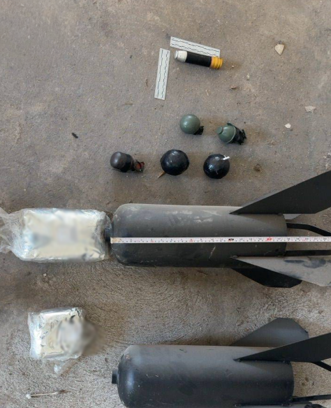 $!Asegura Marina arsenal y explosivos caseros en operativo en Escuinapa