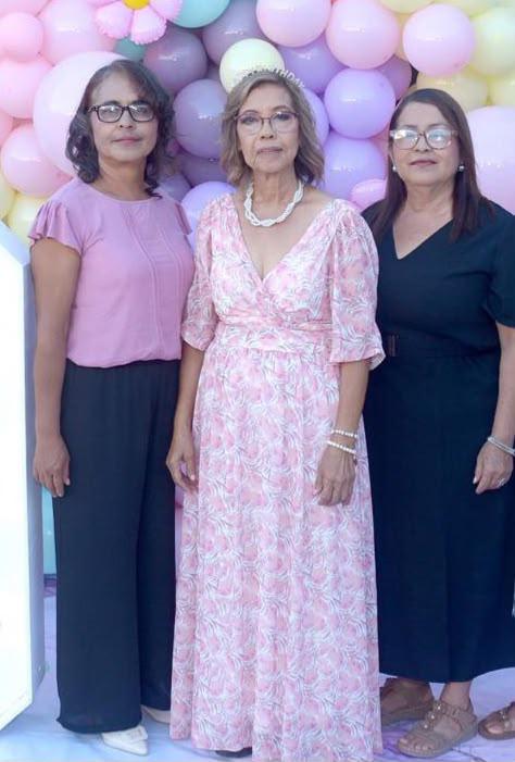 $!María Esther entre Estefania y Raquel Medina.