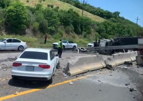 $!Volcadura de grúa en autopista Mazatlán–Culiacán deja tres heridos en Elota
