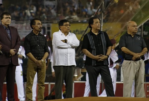 Alberto Uribe, Diego, Marcos y Héctor Ley con Jaime Blancarte en la inauguración de la liga.