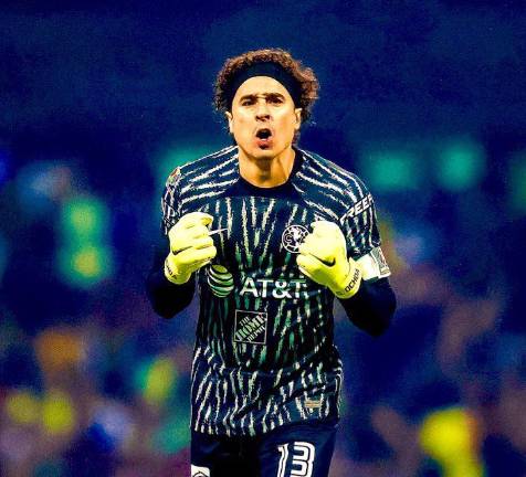 Guillermo Ochoa seguirá como guardameta del América.