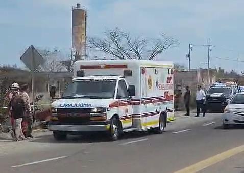 $!Mueren dos motociclistas tras ser arrollados por camioneta al norte de Mazatlán