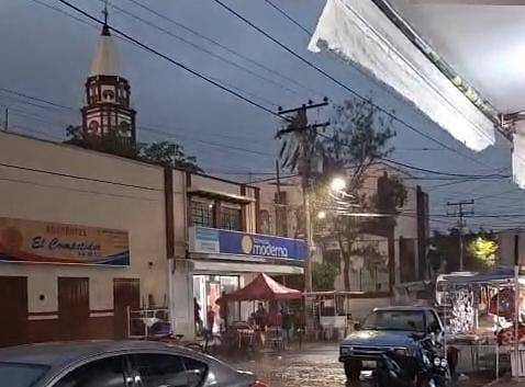 Cortes de luz de hasta tres horas dejan torrenciales lluvias en Villa Unión