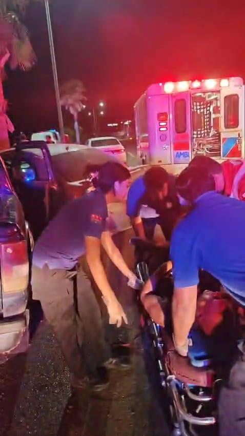 $!Choque de dos vehículos en bulevar de Playa Ceuta deja un lesionado