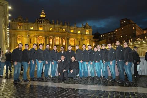 $!La banda recorre la Plaza de San Pedro.