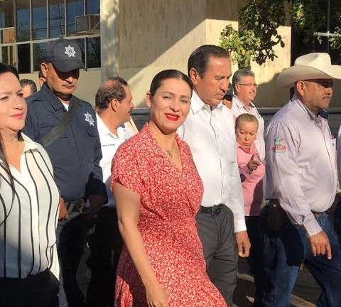 María Beatriz León Rubio, ex Alcaldesa del municipio de Sinaloa, fue identificada por documentos encontrados tras el accidente.
