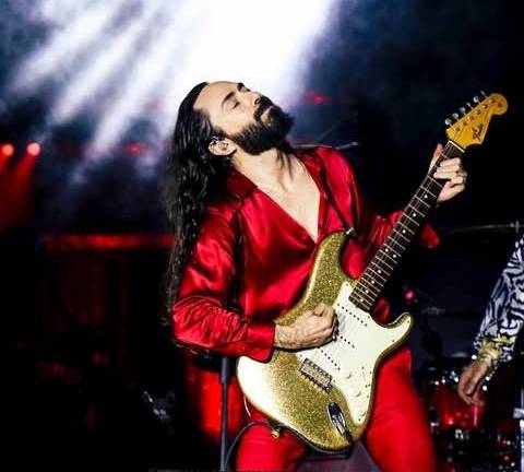 Para cubrir la ausencia del guitarrista Molotov ha decidido incorporar temporalmente a Jay de la Cueva.