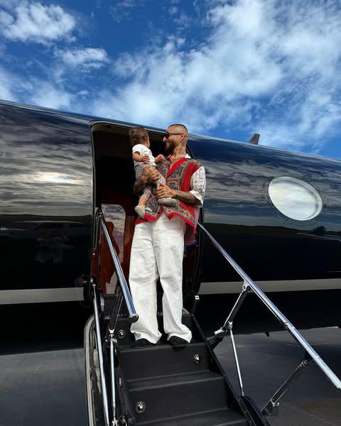 $!Maluma con su hija Paris.