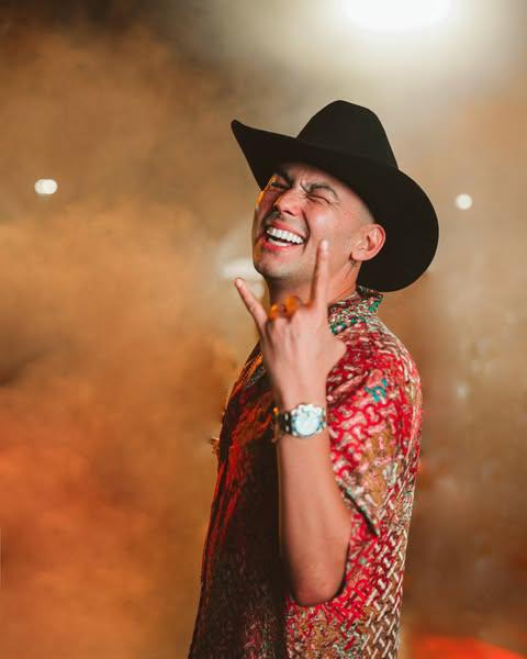 $!El cantante mazatleco se ha consolidado como una de las voces más influyentes de la música de banda.