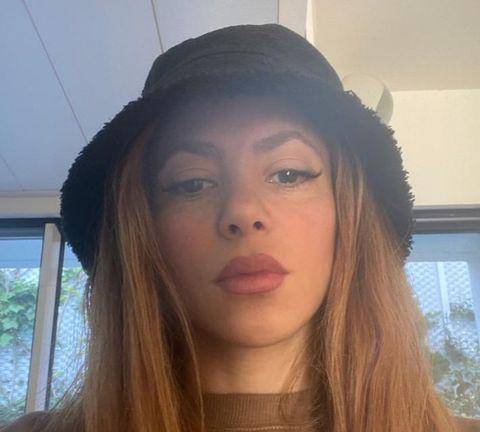 Shakira causa polémica por el mensaje “Chiaroscuro”.