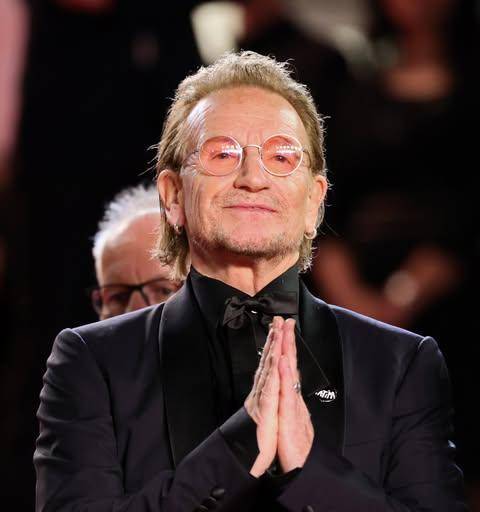 Ovacionan a Bono en Cannes