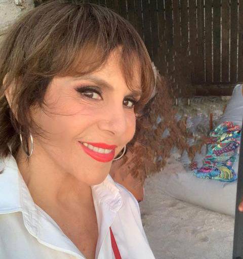 Hospitalizan de emergencia a Rebecca Jones, la reportan estable