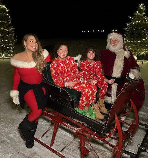 Disfrutan famosos una Navidad en familia