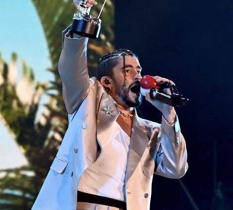 Bad Bunny es el ‘Artista del año’, en los MTV Video Music Awards