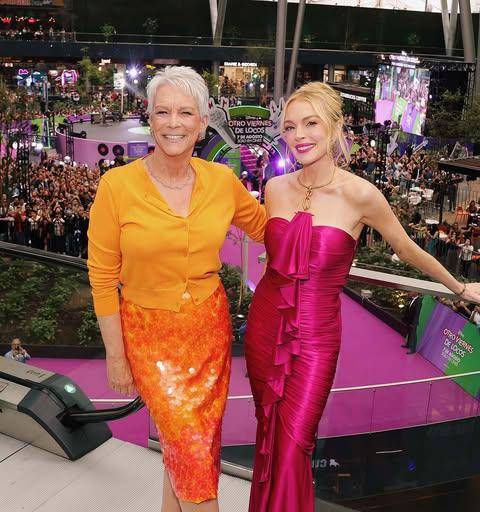Jamie Lee Curtis y Lindsay Lohan causan revuelo en México durante la premiere de ‘Otro viernes de locos’